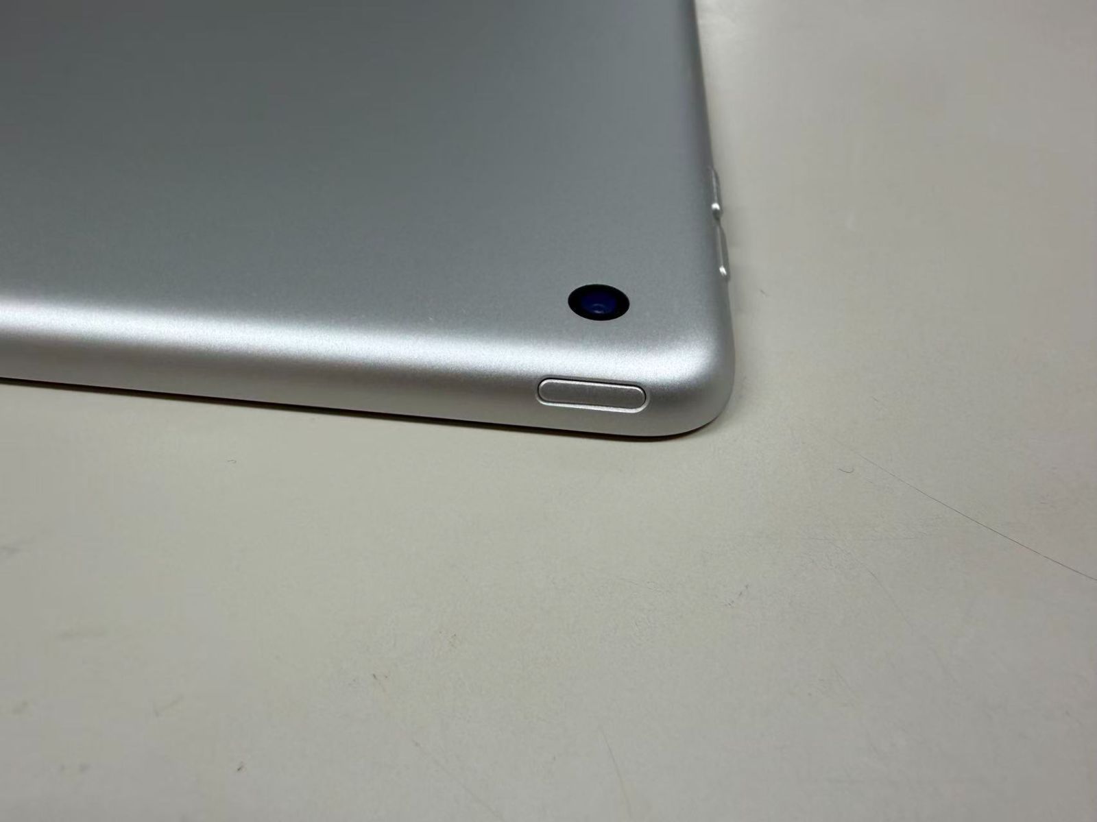 美品 電池79% iPad(第9世代) 256GB シルバー Wi-Fiモデル - メルカリ