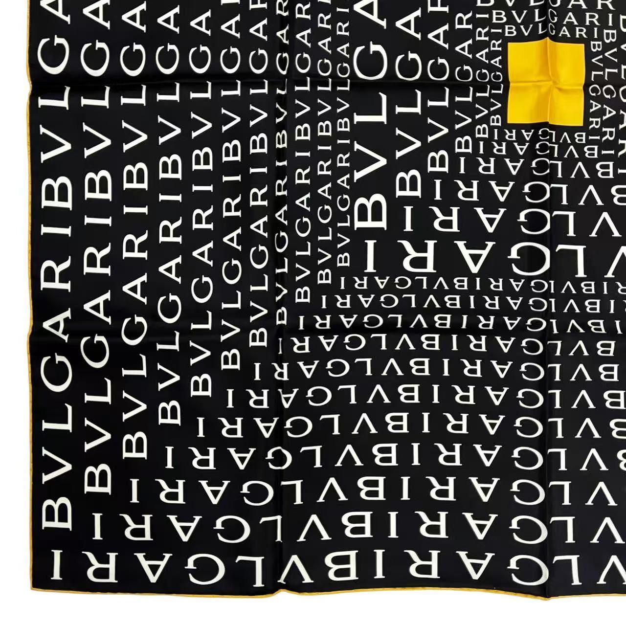 新品同様 BVLGARI ブルガリ スカーフ 大判 シルク ロゴ 総柄 ブラック