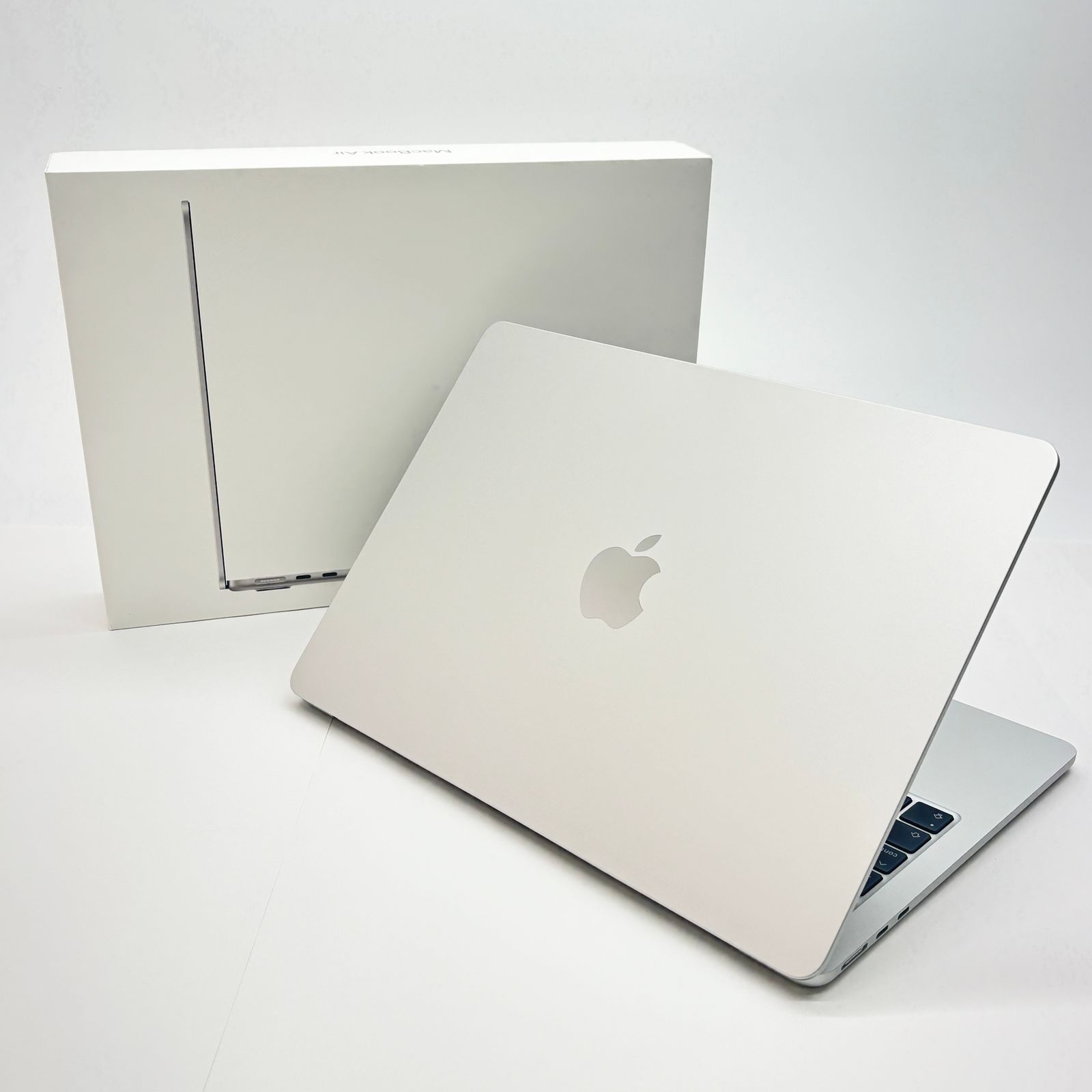 美品 MacBook Air 13インチ (Early 2025) Apple M4 10コア/16GB/SSD