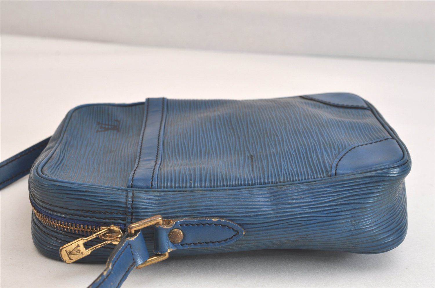 LOUIS VUITTON ルイヴィトン エピ ダヌーブ ショルダークロスバッグ