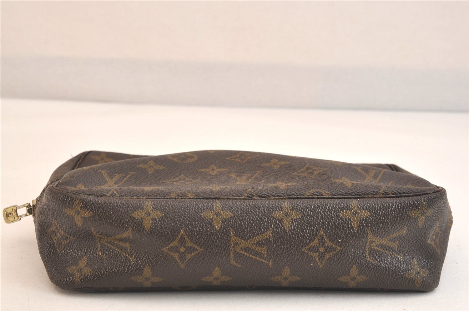 LOUIS VUITTON ルイヴィトン モノグラム トゥルース トワレット 23