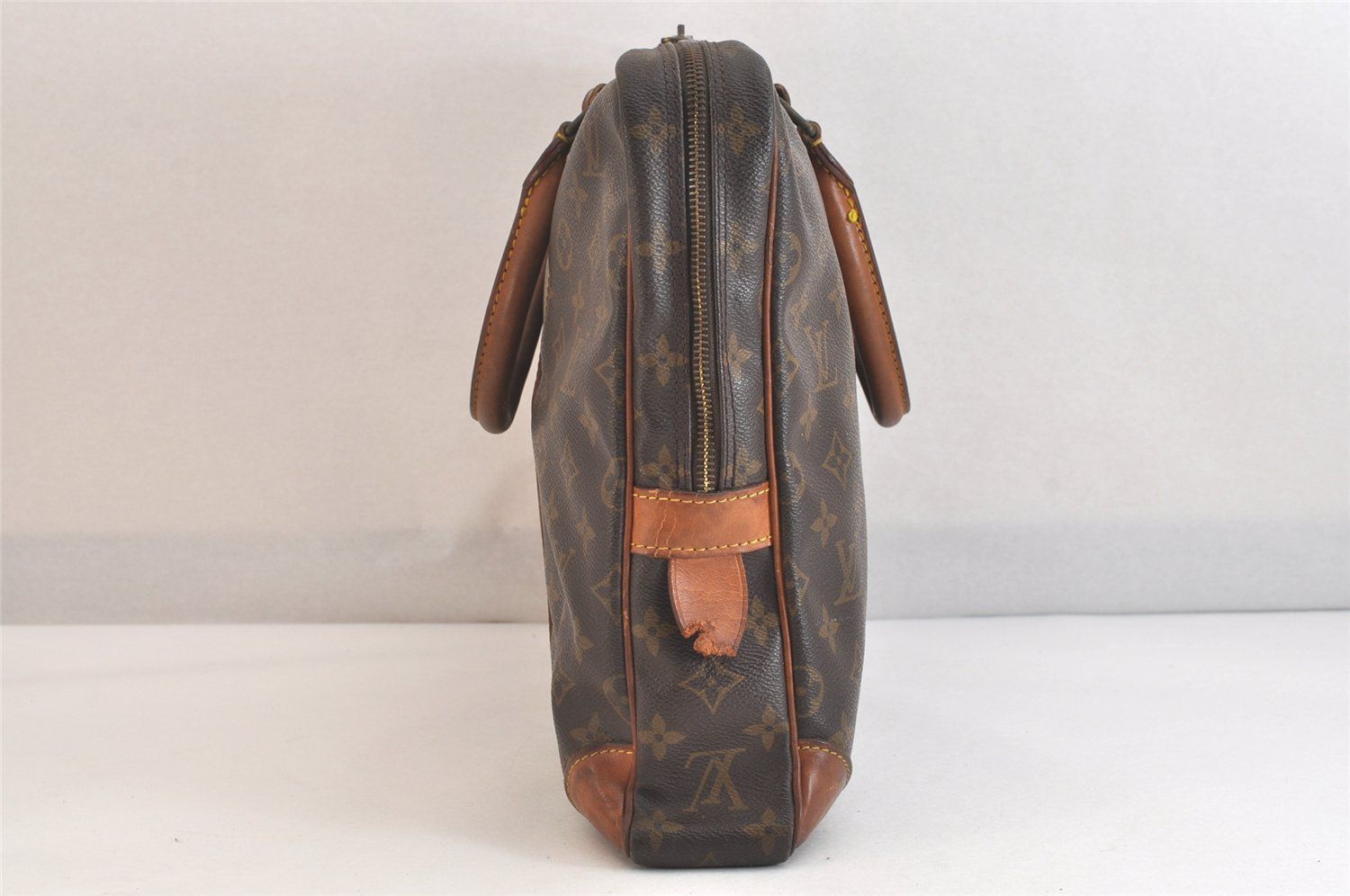 LOUIS VUITTON ルイヴィトン モノグラム ポルトドキュマン ヴォ