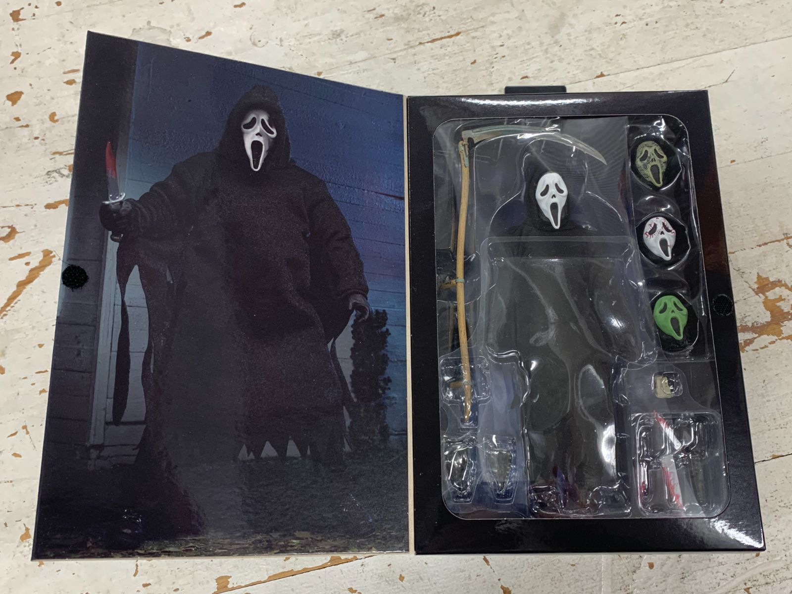 NECA スクリーム ゴーストフェイス アルティメット 7インチ フィギュア