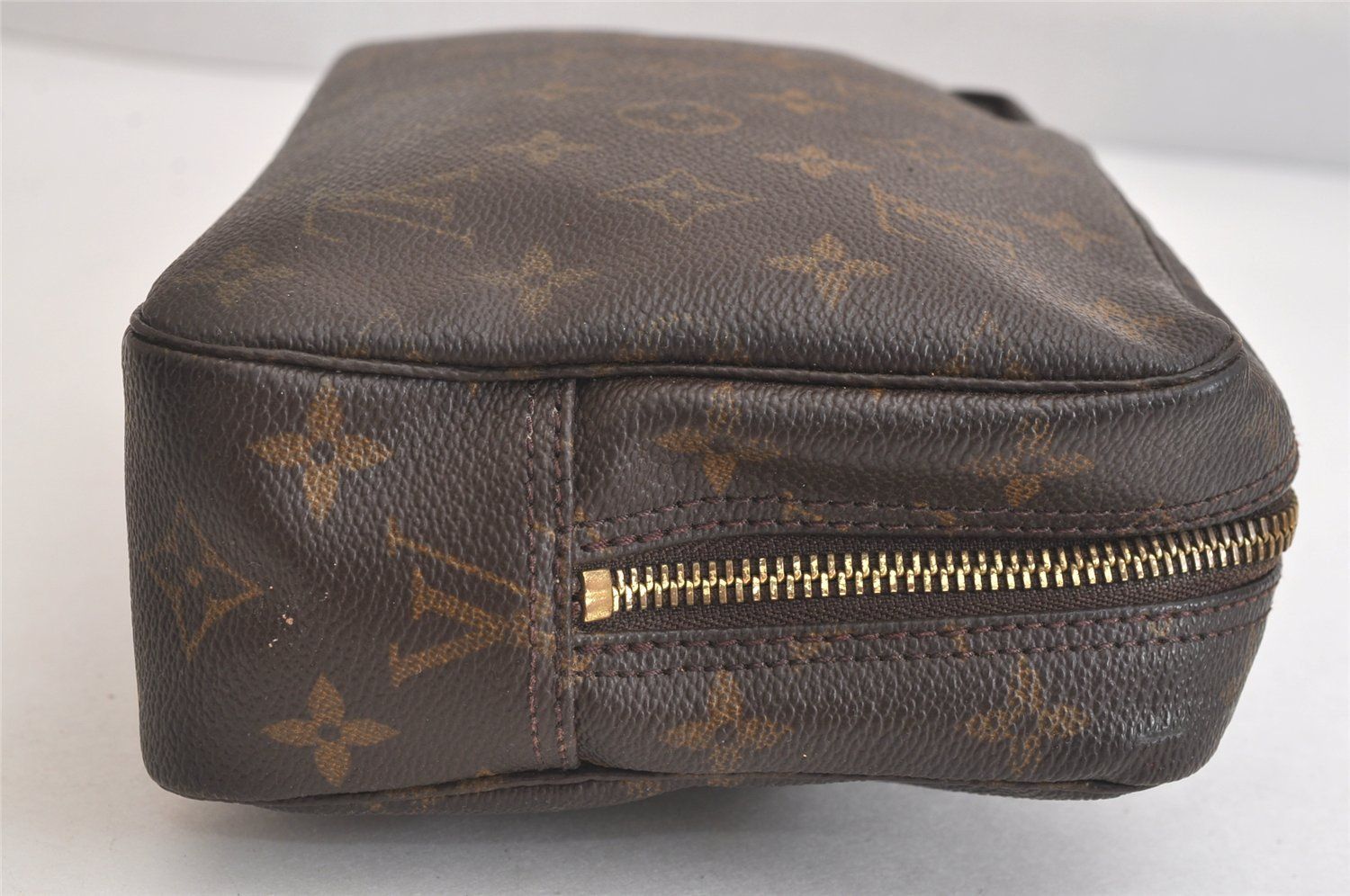 LOUIS VUITTON ルイヴィトン モノグラム トゥルース トワレット 23