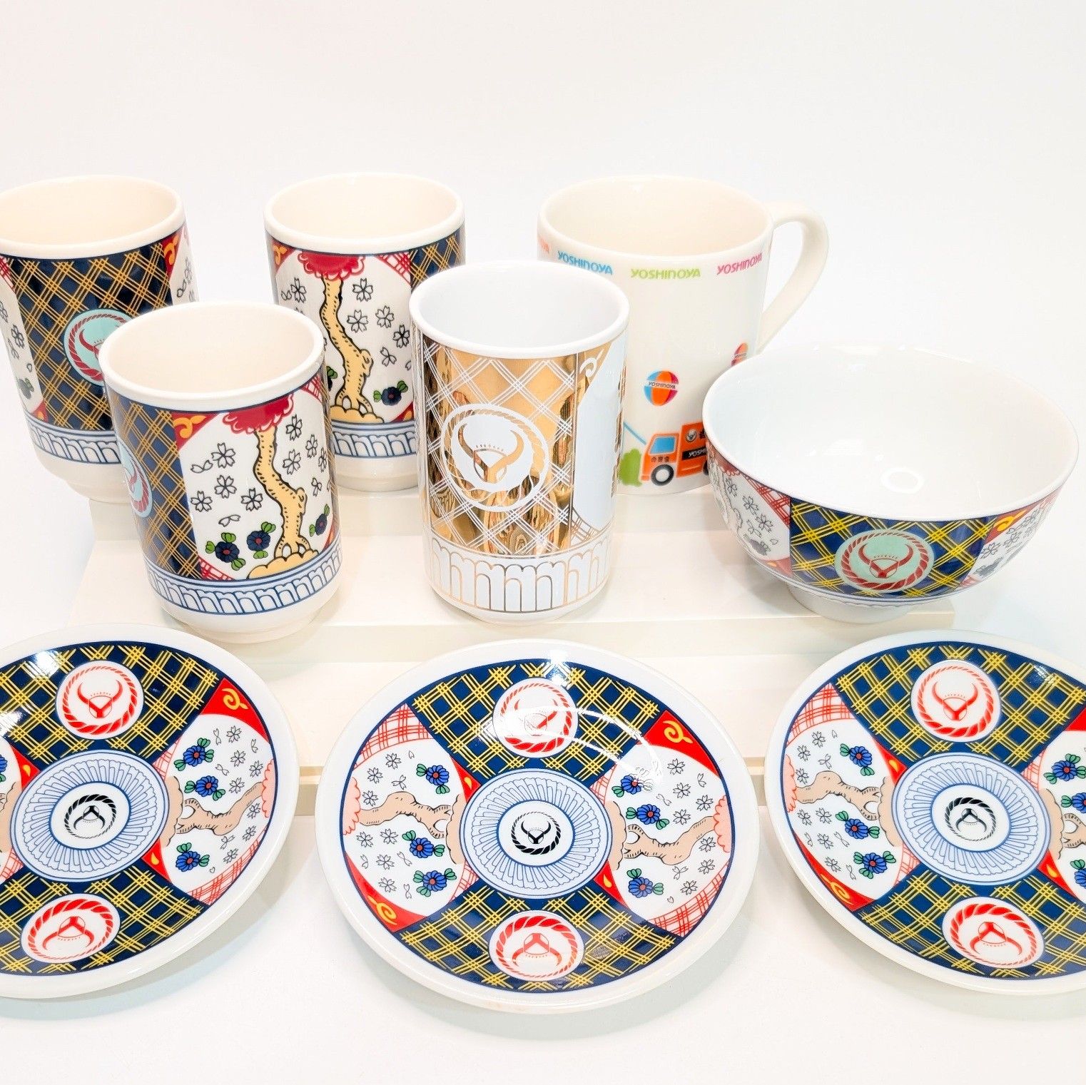 吉野家 湯飲みと小皿のセット 3客 どんぶり 金のコップ マグカップ ノベルティ 非売品