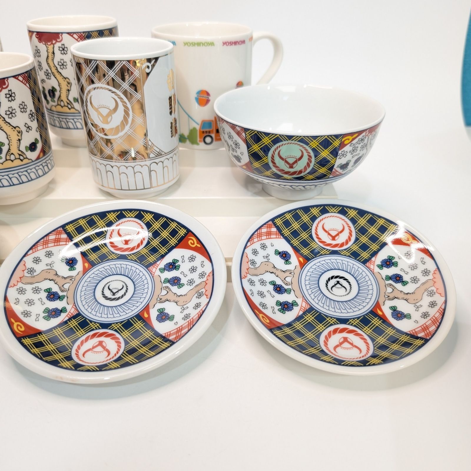 吉野家 湯飲みと小皿のセット 3客 どんぶり 金のコップ マグカップ ノベルティ 非売品