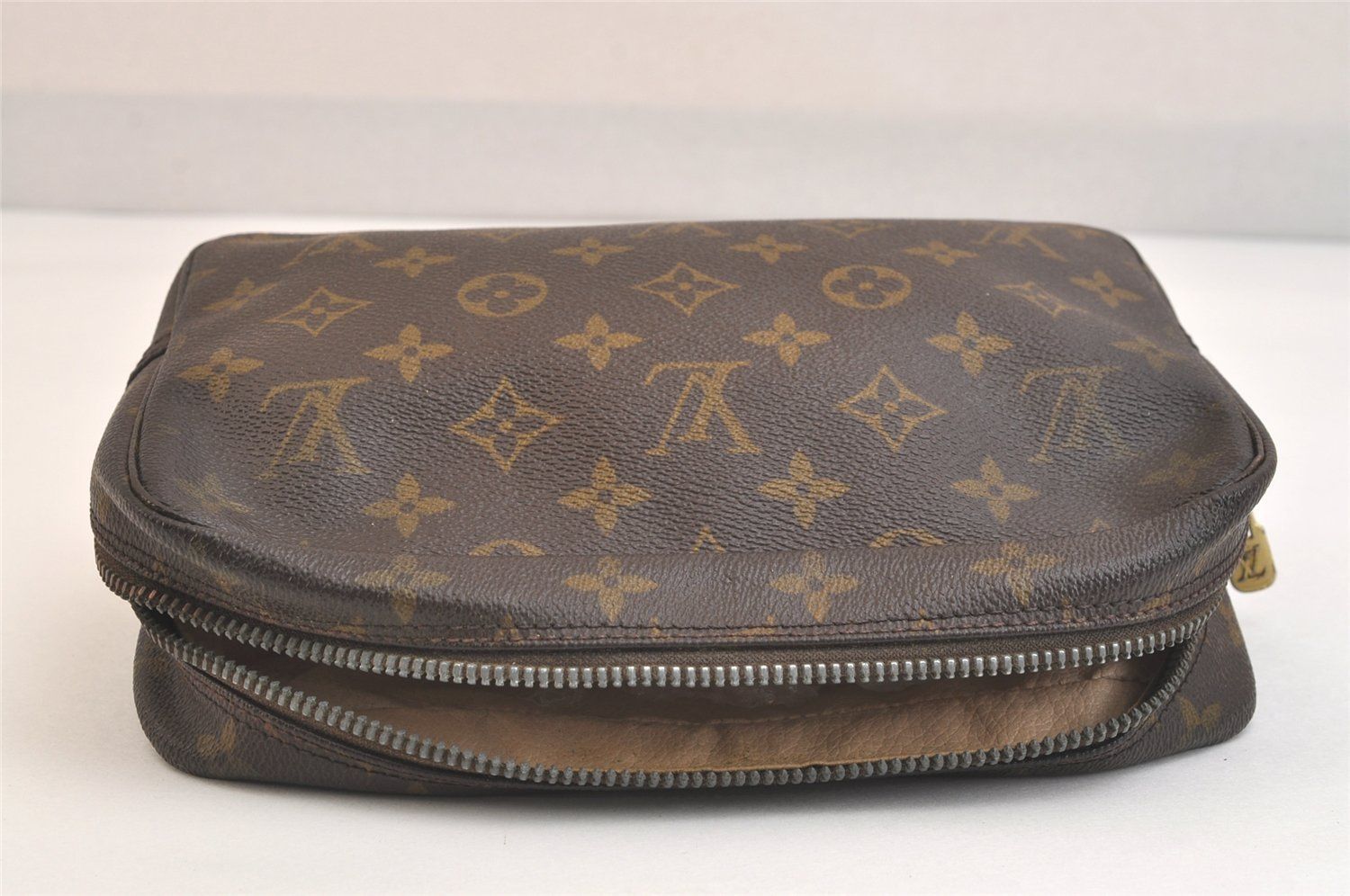 LOUIS VUITTON ルイヴィトン モノグラム トゥルース トワレット 23