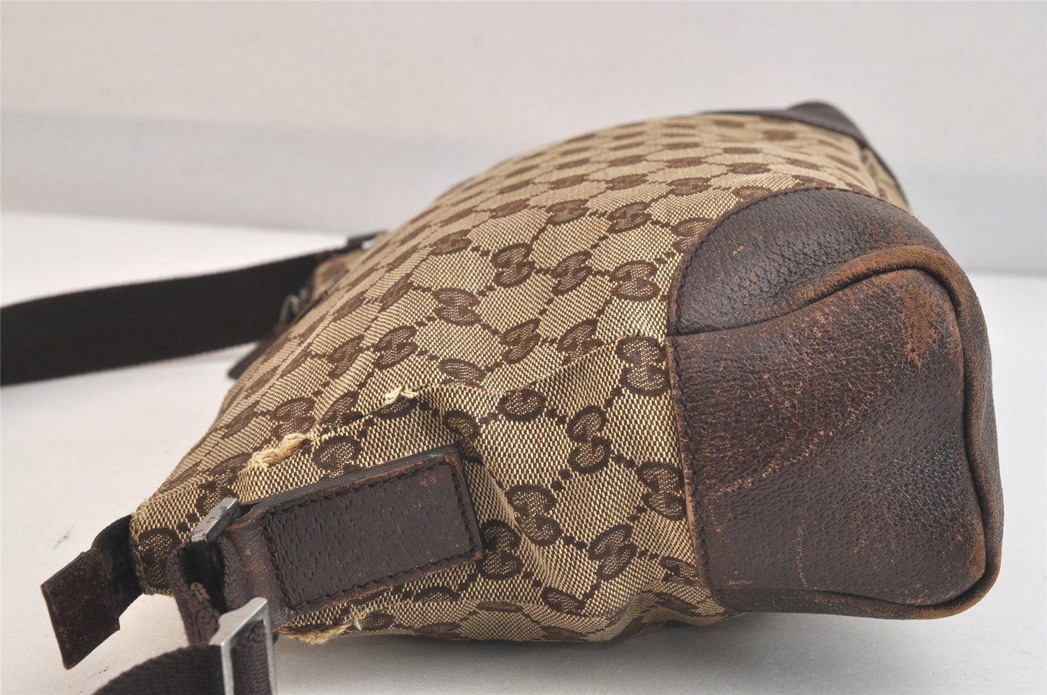 GUCCI ダークブラウン ショルダーバッグ GUCCI グッチ ショルダークロスボディーバッグ GGキャンバス レザー