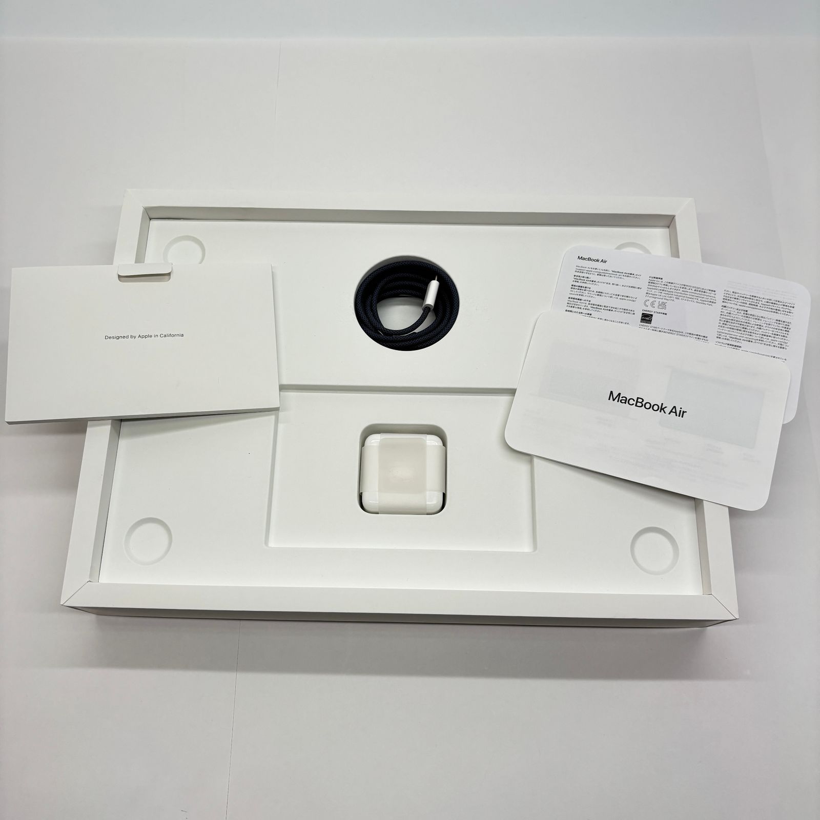 美品 MacBook Air 15インチ (Early 2024) Apple M3 8コア/16GB/SSD