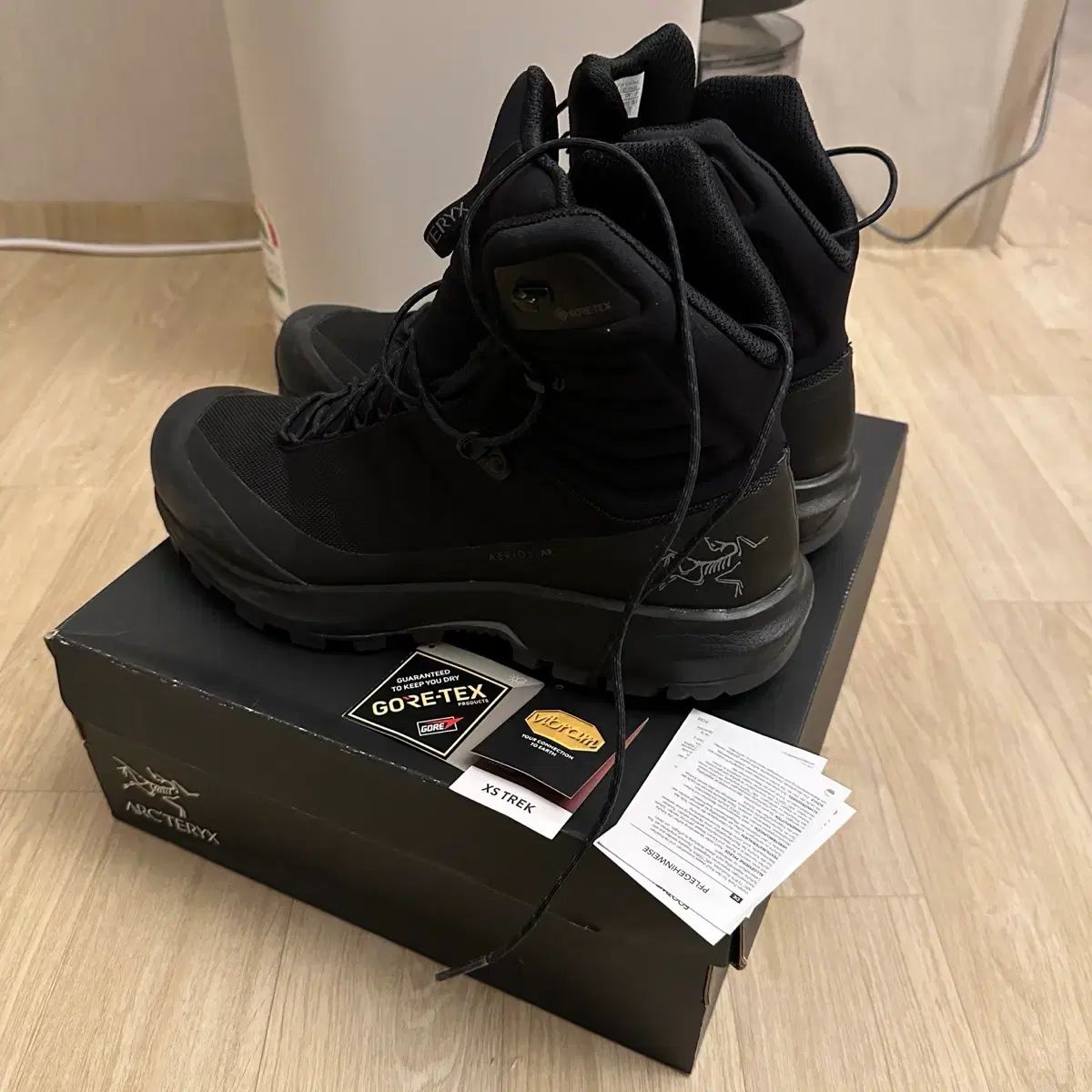 285 アークテリクス エアス AR ミッド ゴアテックス