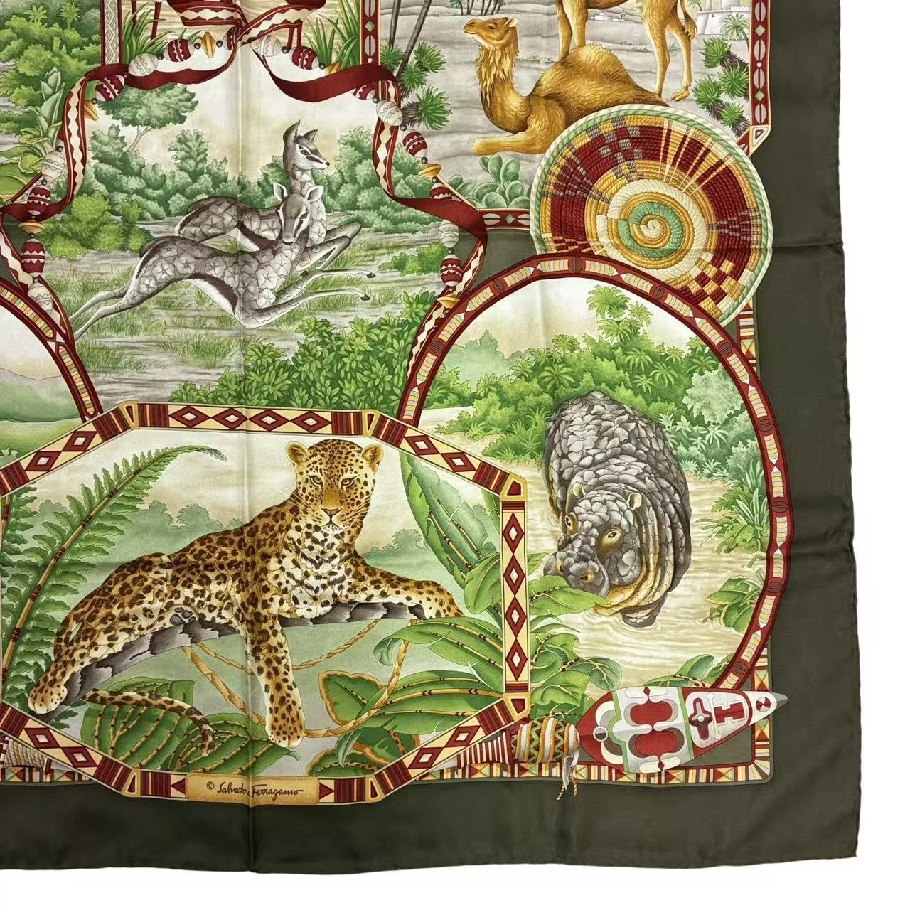 極美品 Salvatore Ferragamo サルヴァトーレ フェラガモ スカーフ 動物