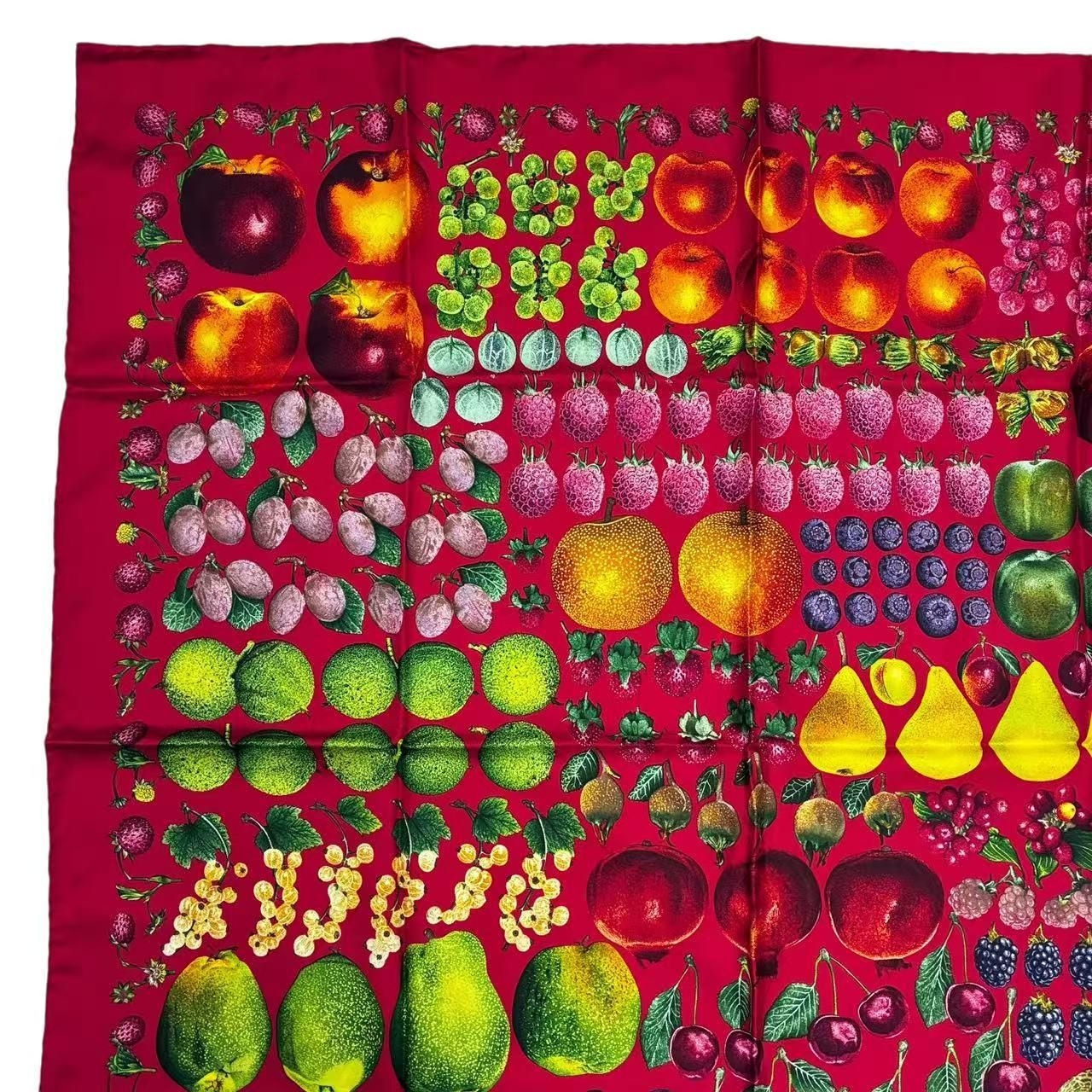 新品同様 GUCCI グッチ スカーフ 大判 フルーツ シルク100% 果物