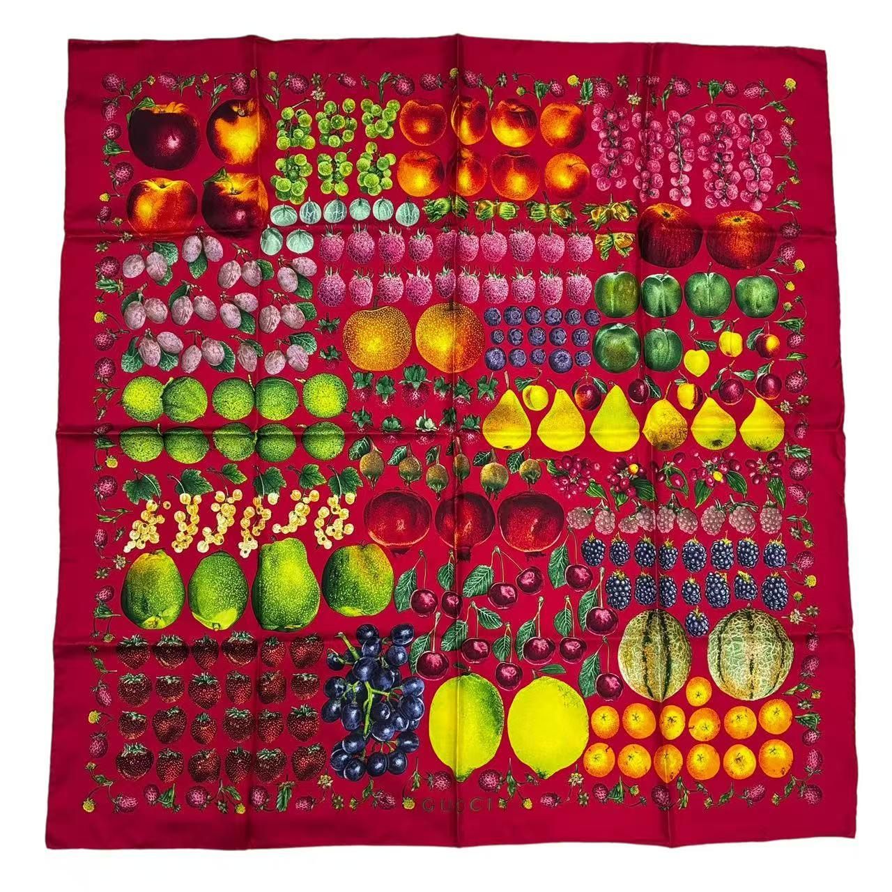 新品同様 GUCCI グッチ スカーフ 大判 フルーツ シルク100% 果物