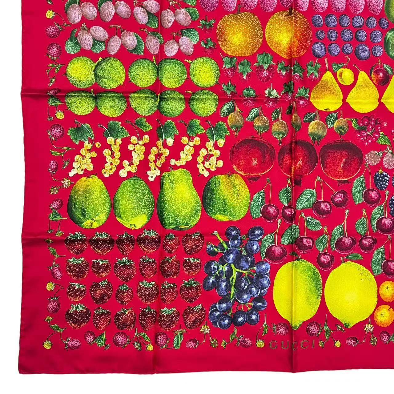 新品同様 GUCCI グッチ スカーフ 大判 フルーツ シルク100% 果物