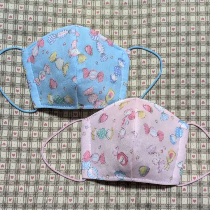 ハンドメイド、キャンディ柄の子供用立体マスク、水色、ピンク、2点