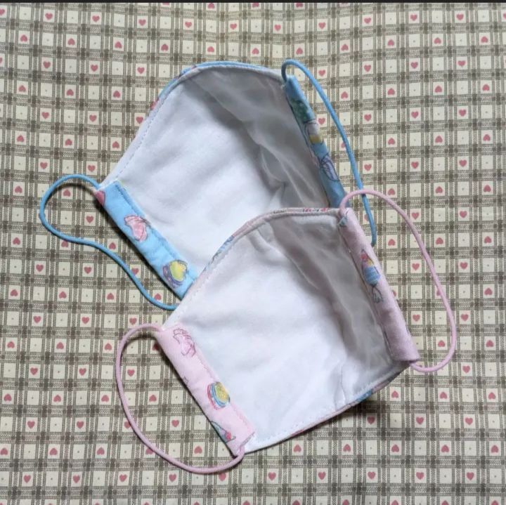 ハンドメイド、キャンディ柄の子供用立体マスク、水色、ピンク、2点