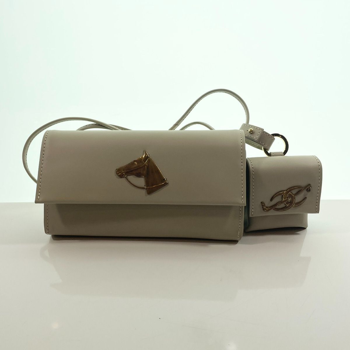 イアパピヨネ ear PAPILLONNER LEATHER HORSE MOTIF レザー ホース 