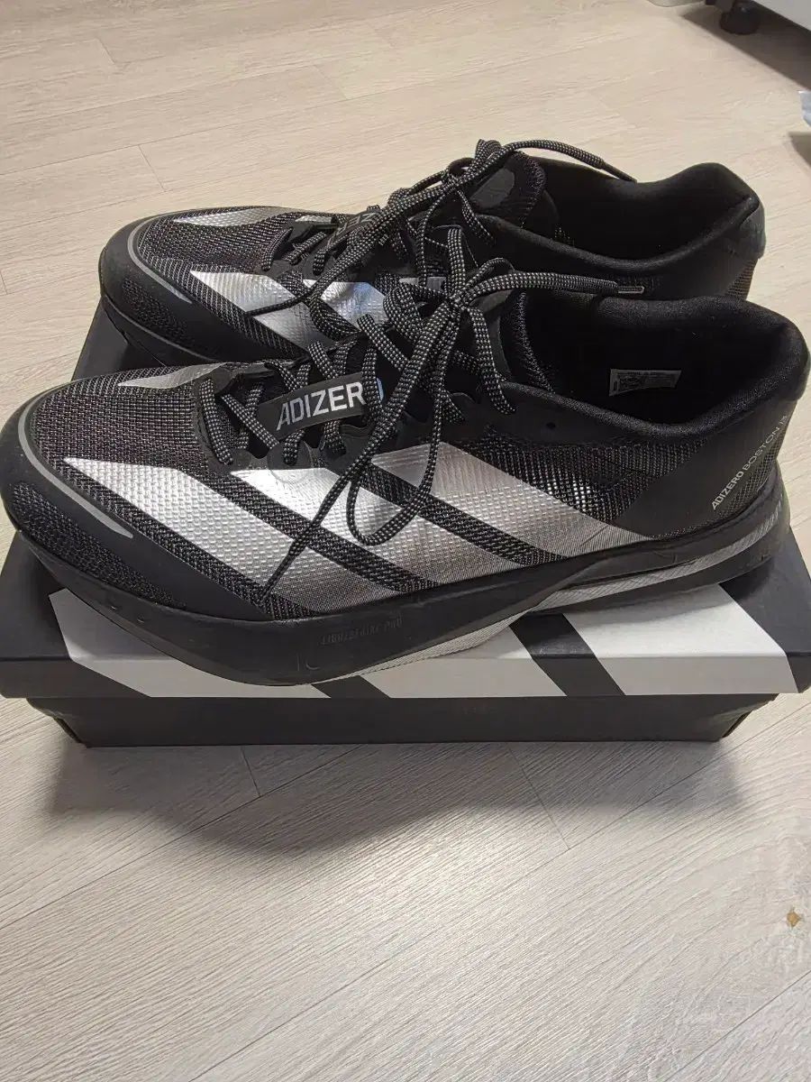 アディゼロ ボストン