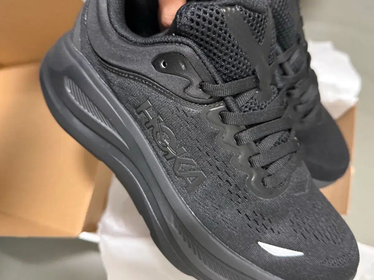 HOKA ONE ボンダイ9 245