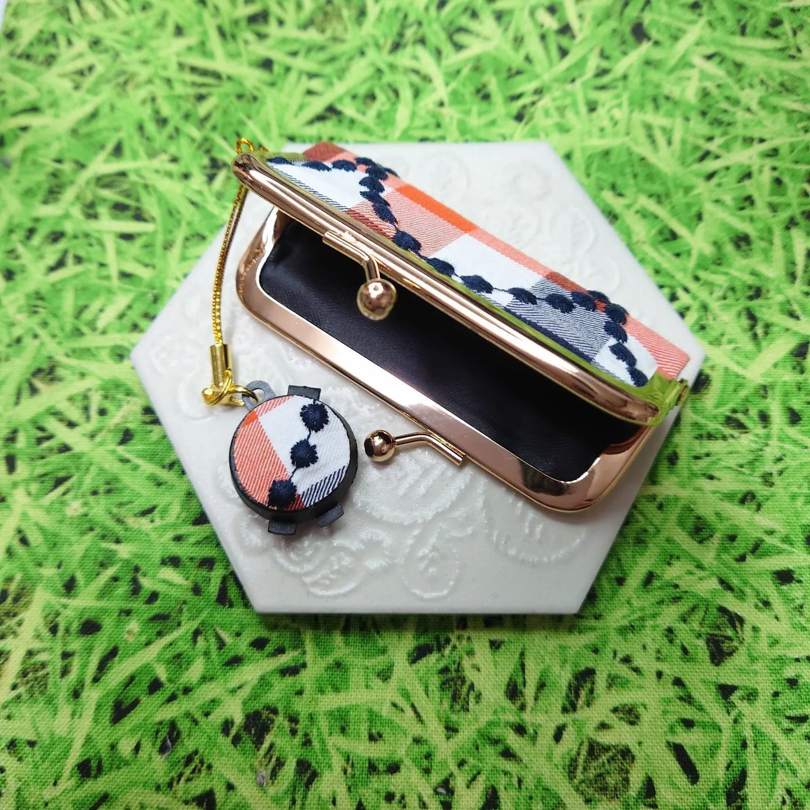 ミナペルホネン✨tambourine タンバリン 赤チェック✨朱肉付き がま口