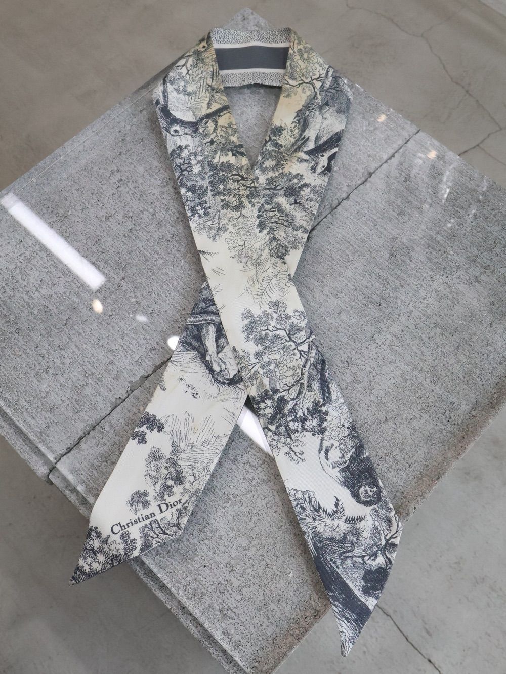 Christian Dior ミッツァ グレー スカーフ ボウタイ クリスチャン