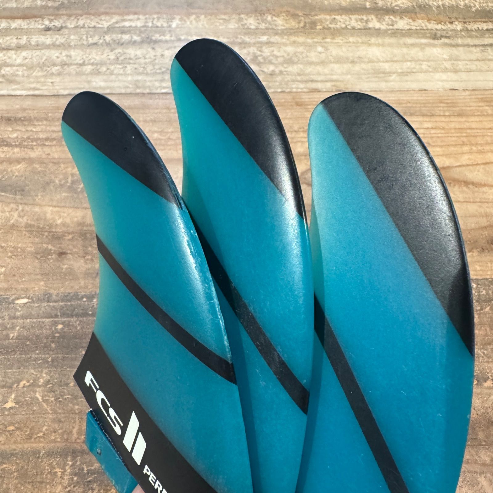 中古 FCS2 フィン PERFORMER パフォーマー ネオグラス Mサイズ トライ