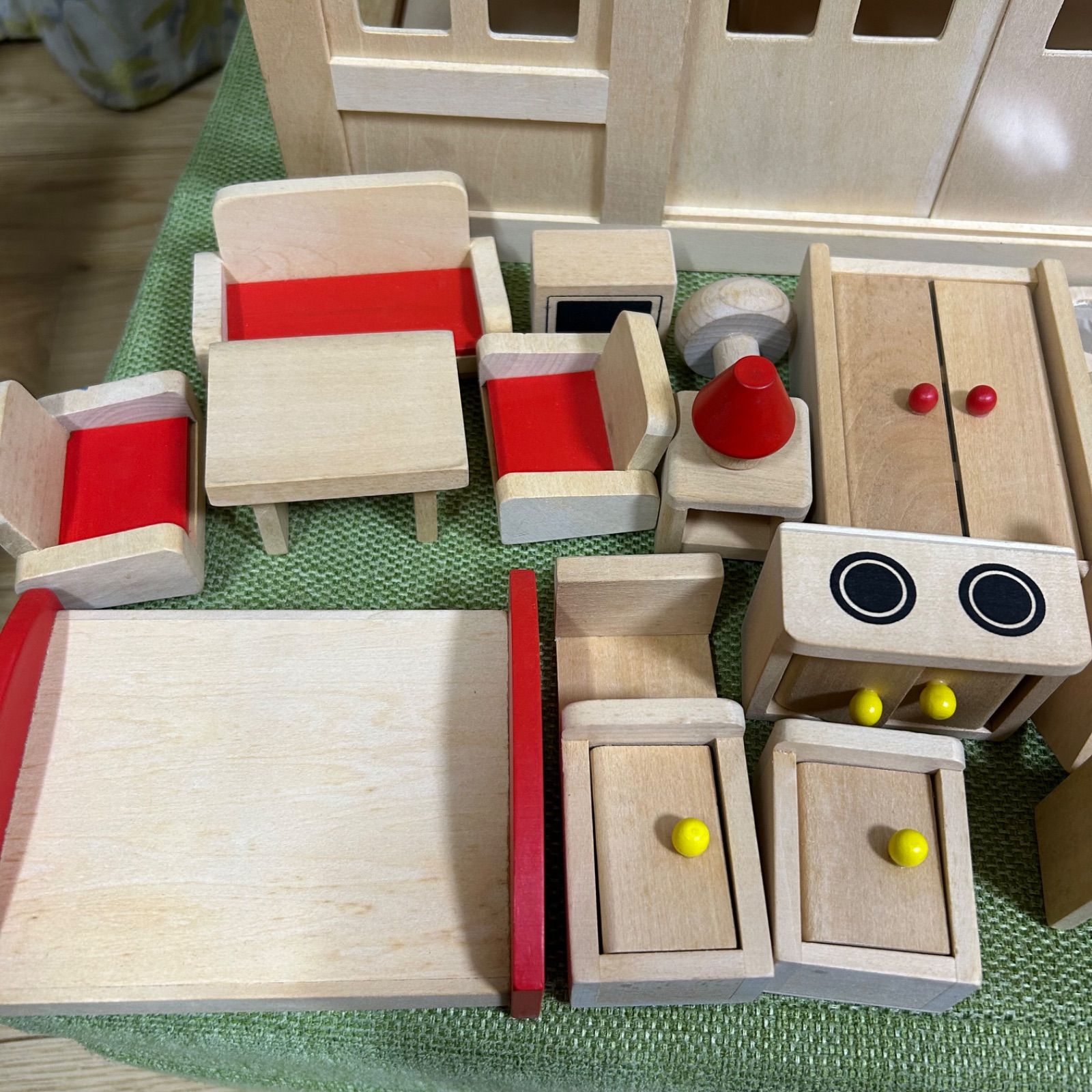 【廃盤】ボーネルンド　ドールハウス　人形　家具一式セット付き 惚れたんです。もう 買うしかなかったんです。: fabgear@sasa