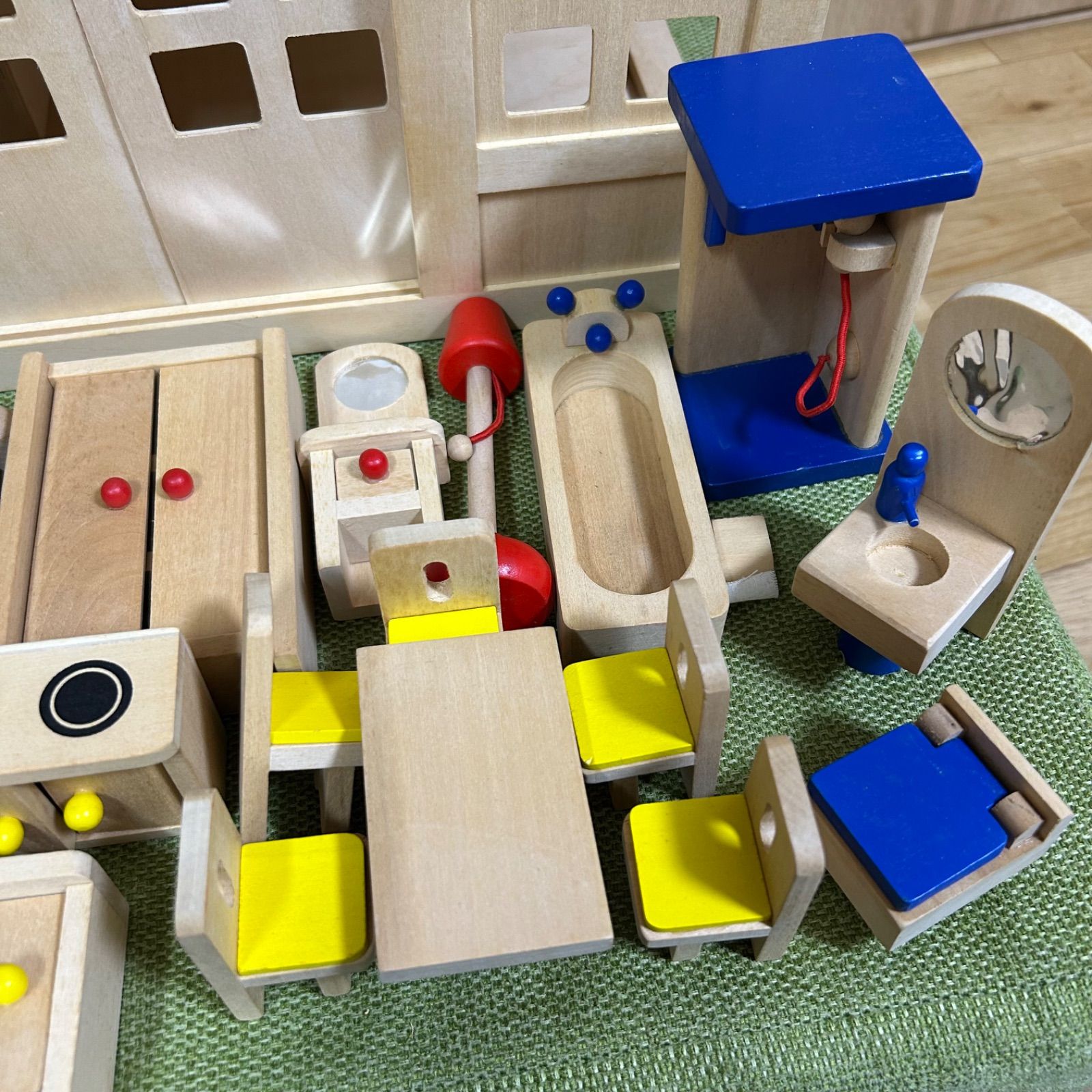 ボーネルンド ドールハウス 人形家具付き - メルカリ