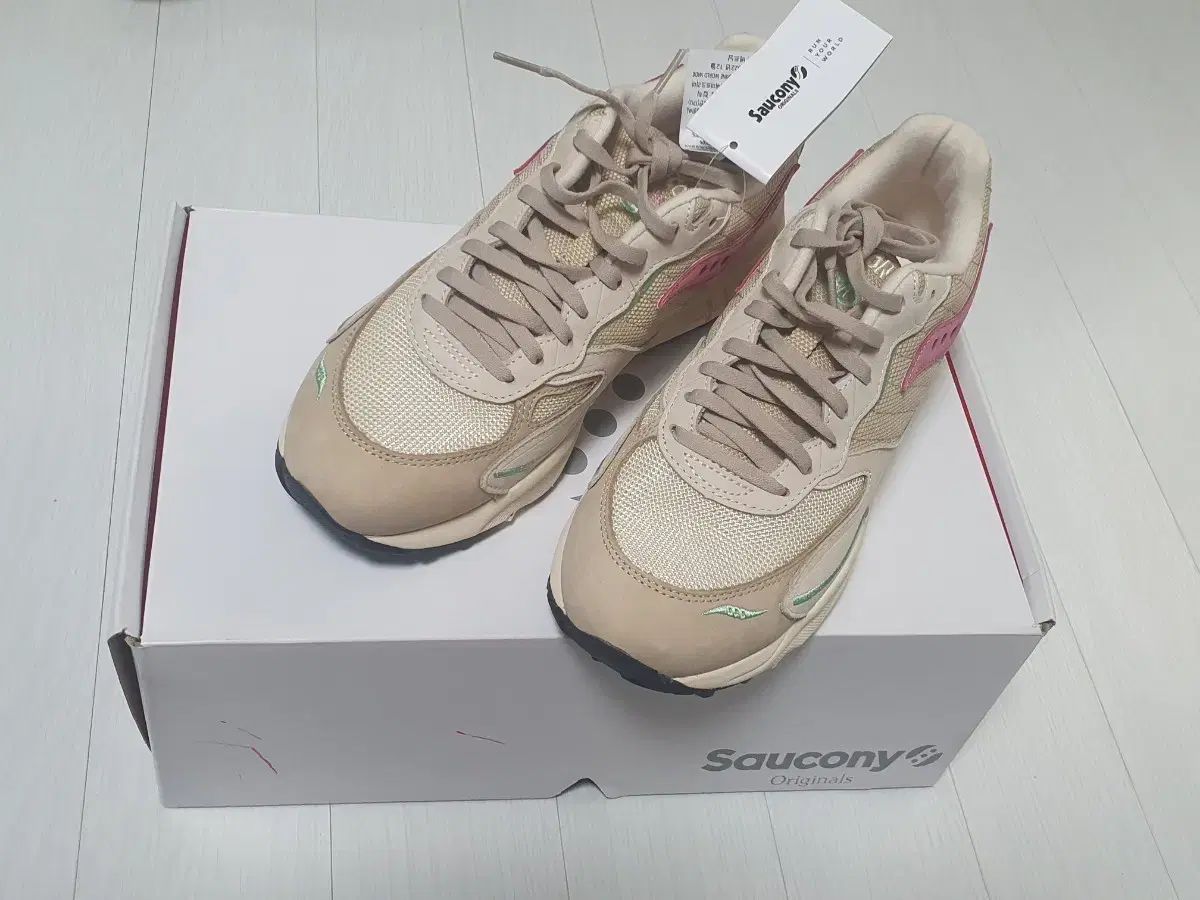 サッカニー 3 D グリッド ウエスト ヒ hurricanes クリーム ピンク 265 m スニーカー トレイル