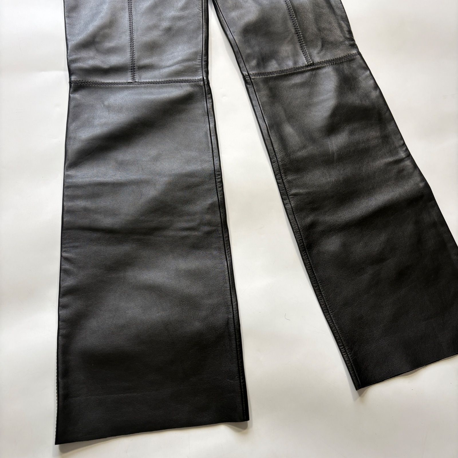 【美品】LOEWE　ロエベ　レザーパンツ　アナグラム総柄　ラムスキン　ストレート 美品】LOEWE ロエベ レザーパンツ 子羊 ラムレザー ブラック フレア
