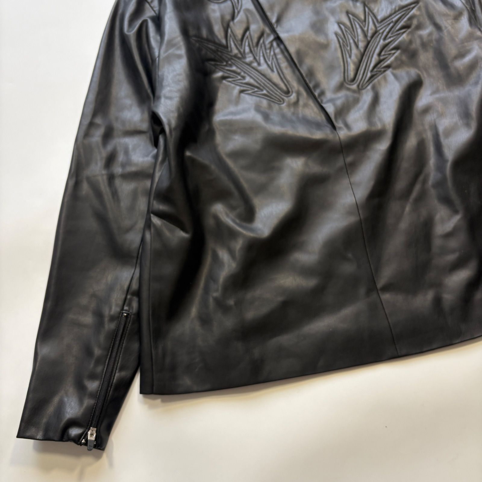新品未使用 定価5.3万 TOGA PULLA レザー シャツ ジャケット TOGA PULLA トーガプルラ レザー 刺繍 シャツ ジャケット ブラック