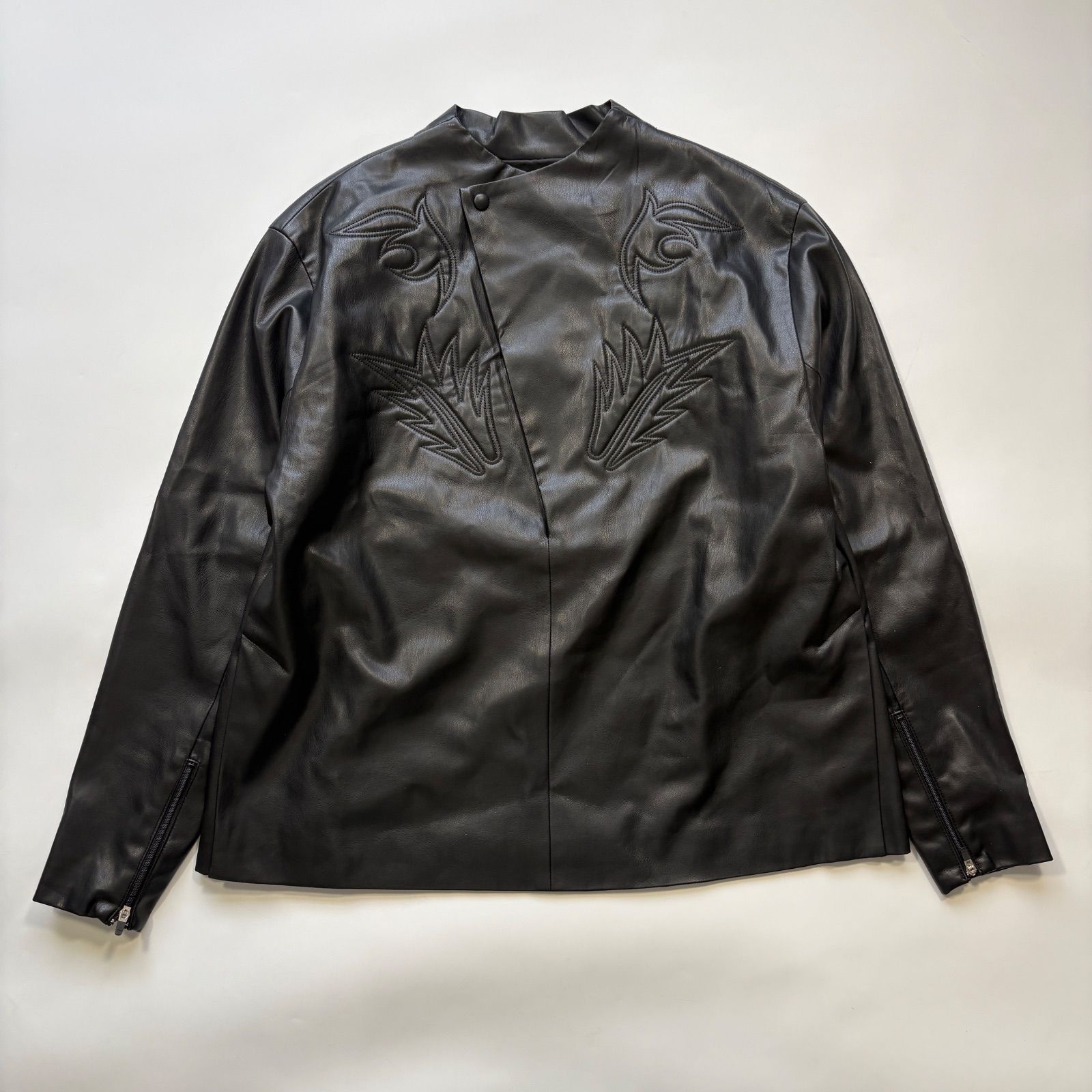 新品未使用 定価5.3万 TOGA PULLA レザー シャツ ジャケット TOGA PULLA トーガプルラ レザー 刺繍 シャツ ジャケット ブラック