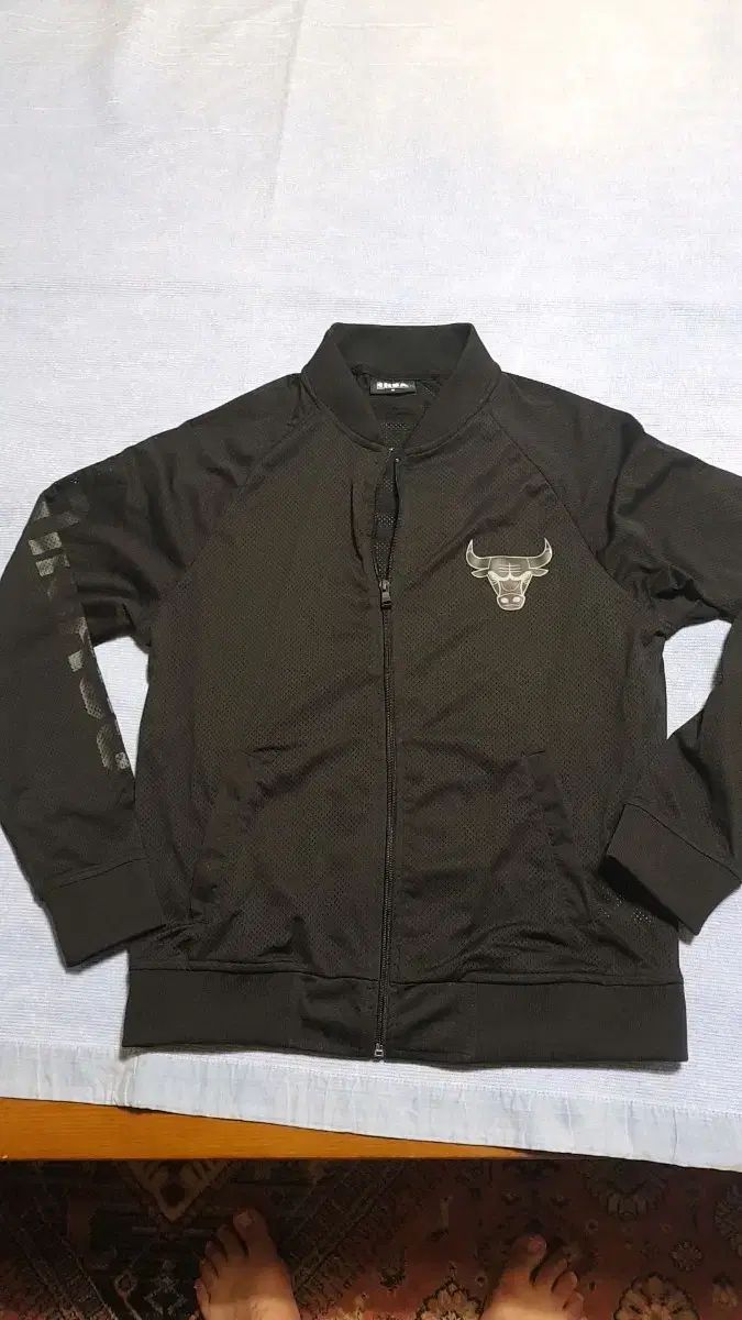 シカゴ NBA シカゴ・ブルズ メッシュジップアップ 95 バスト52 丈67 ブルズ メッシュ タンクトップとショートパンツ セット - ユース