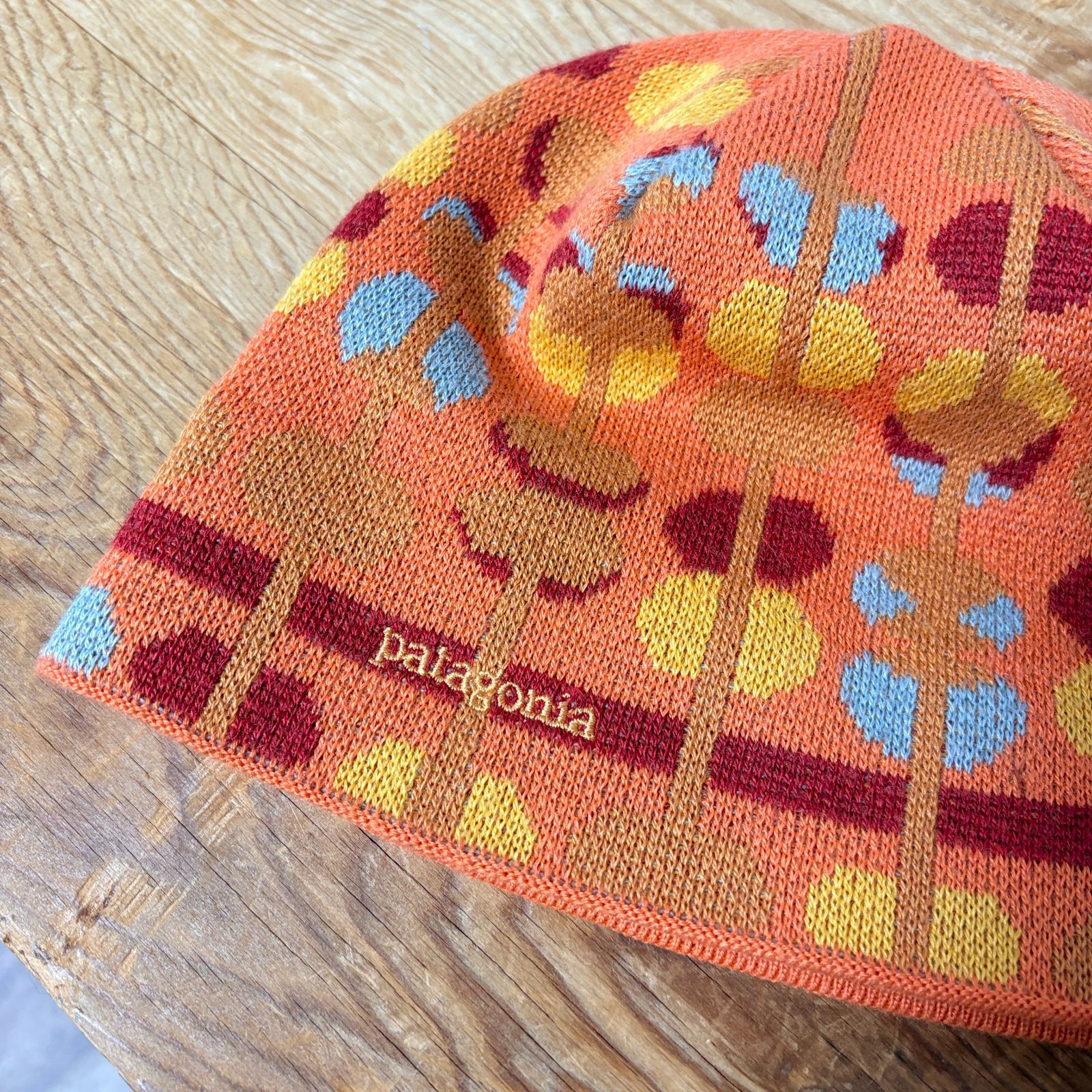 フランス製 patagonia 総柄 ボンボン ビーニー オレンジ 刺繍ロゴ FRANCE製 patagonia Beanie Hat 【 orange 】 パタゴニア ビーニー