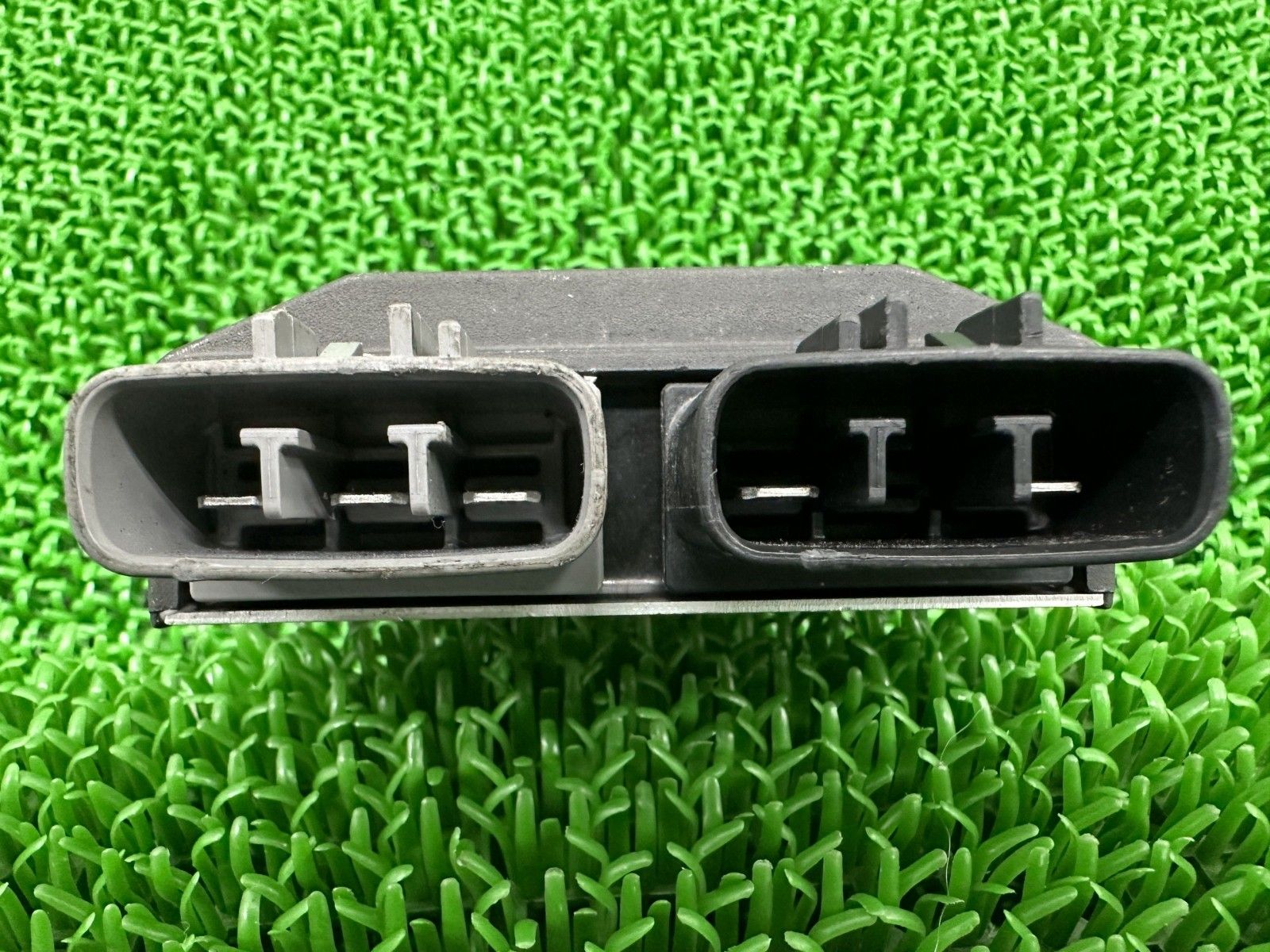 デイトナ675 レギュレター トライアンフ(TRIUMPH) 純正 中古 トライアンフ レギュレーター レクチファイアー 1400GTR Yt デイトナ675 レギュレター トライアンフ(TRIUMPH) 純正 中古