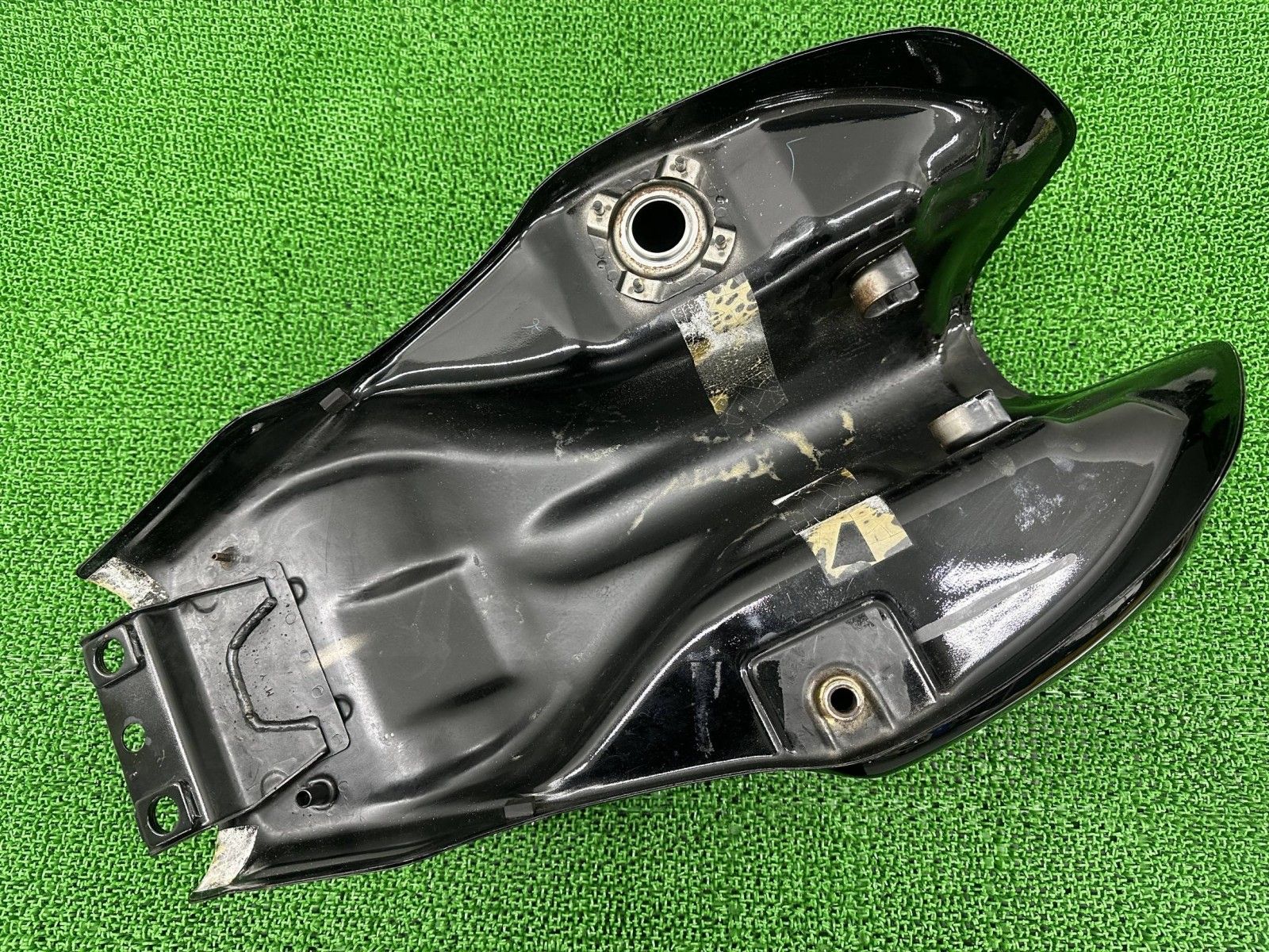 CB400SF タンク 黒M ホンダ 純正 中古 NC31 ノーマルガソリンタンク