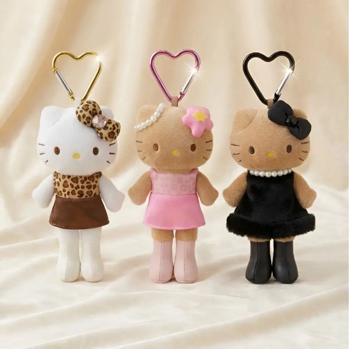 日本正規品) ハローキティ ぬいぐるみ キーホルダー ドレス シリーズ