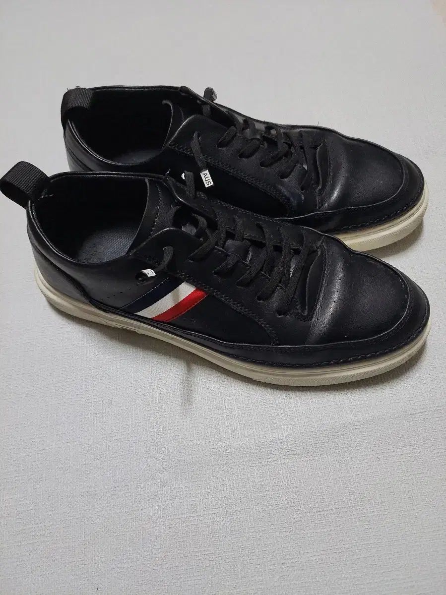 AUS 黒色 スニーカー 275