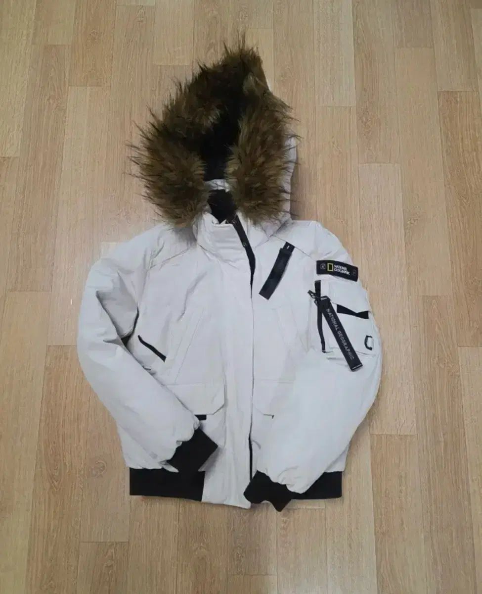 ナショナルジオグラフィック 白 ダウン アウター - メルカリ