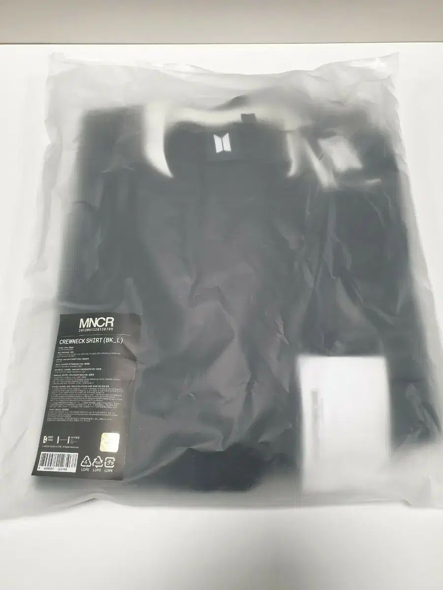 BTS MONOCHROME クルーネックシャツ Lサイズ 未使用 トレカなし BTS MONOCHROME クルーネック ブラック Tシャツ Lサイズ - メルカリ