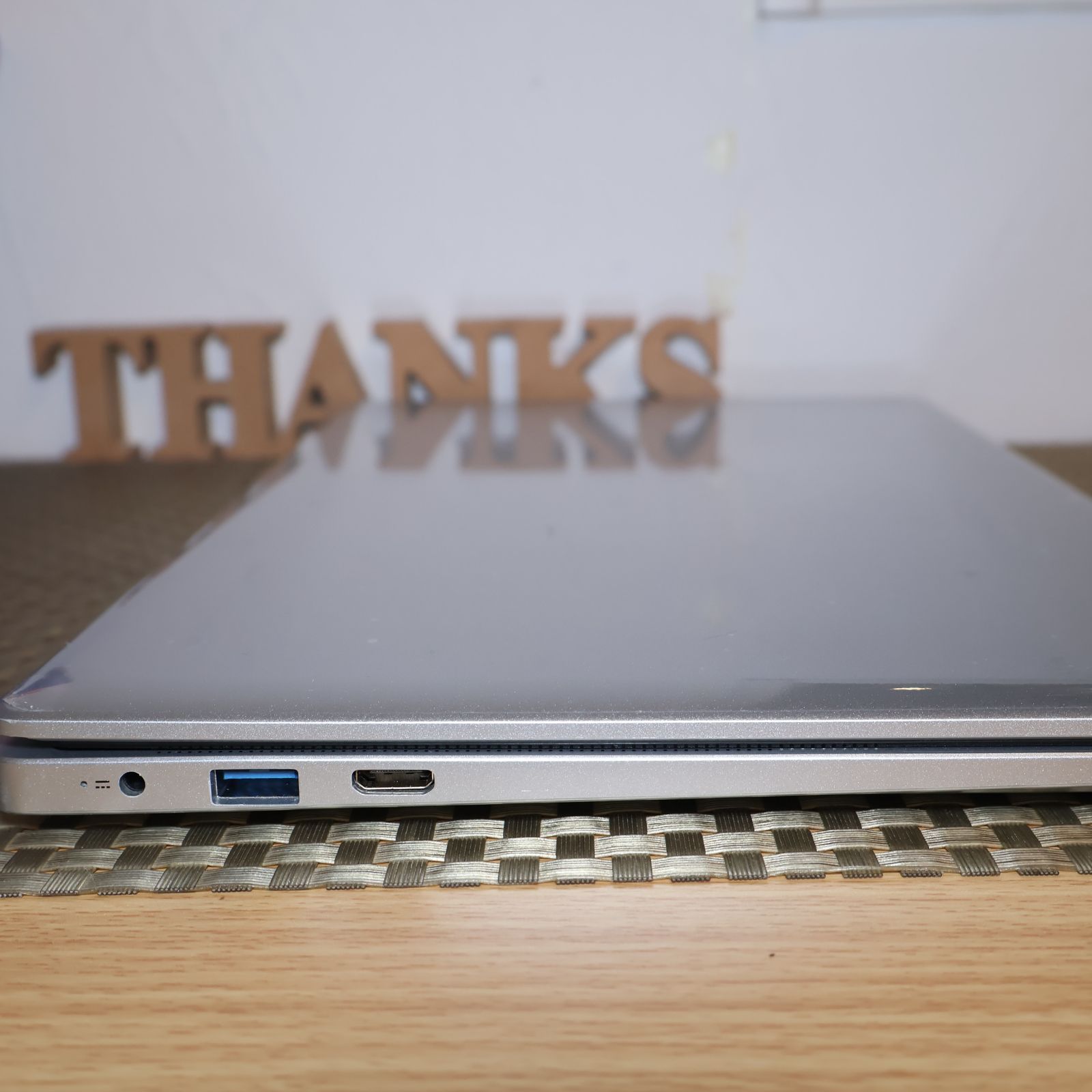 ほぼ新品！Win11公式対応！高年式2025！メモリ8/高速SSD/無線/カメラ