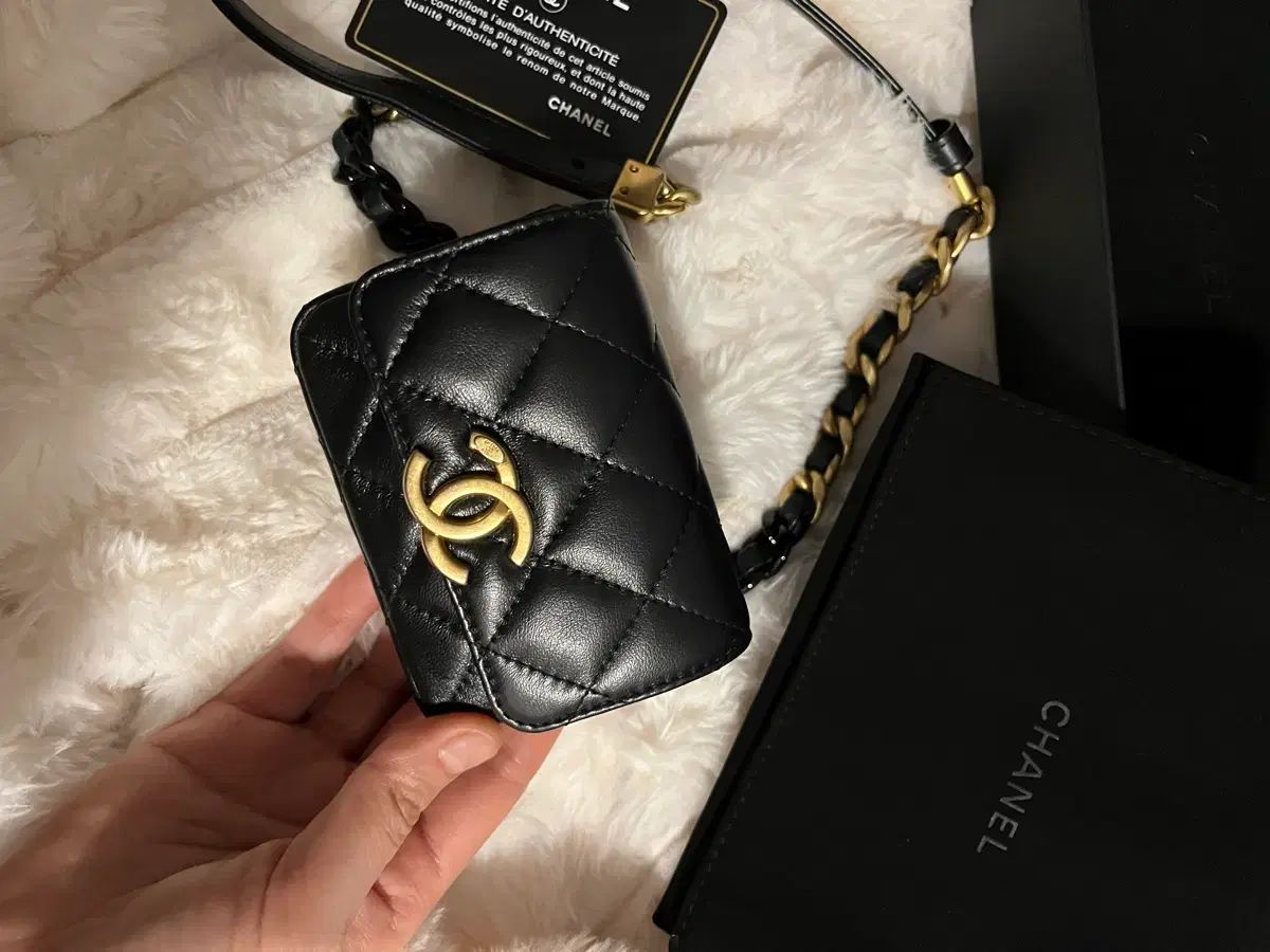 シャネル ブラック キルティング ミニ ベルトバッグ (クロス可能