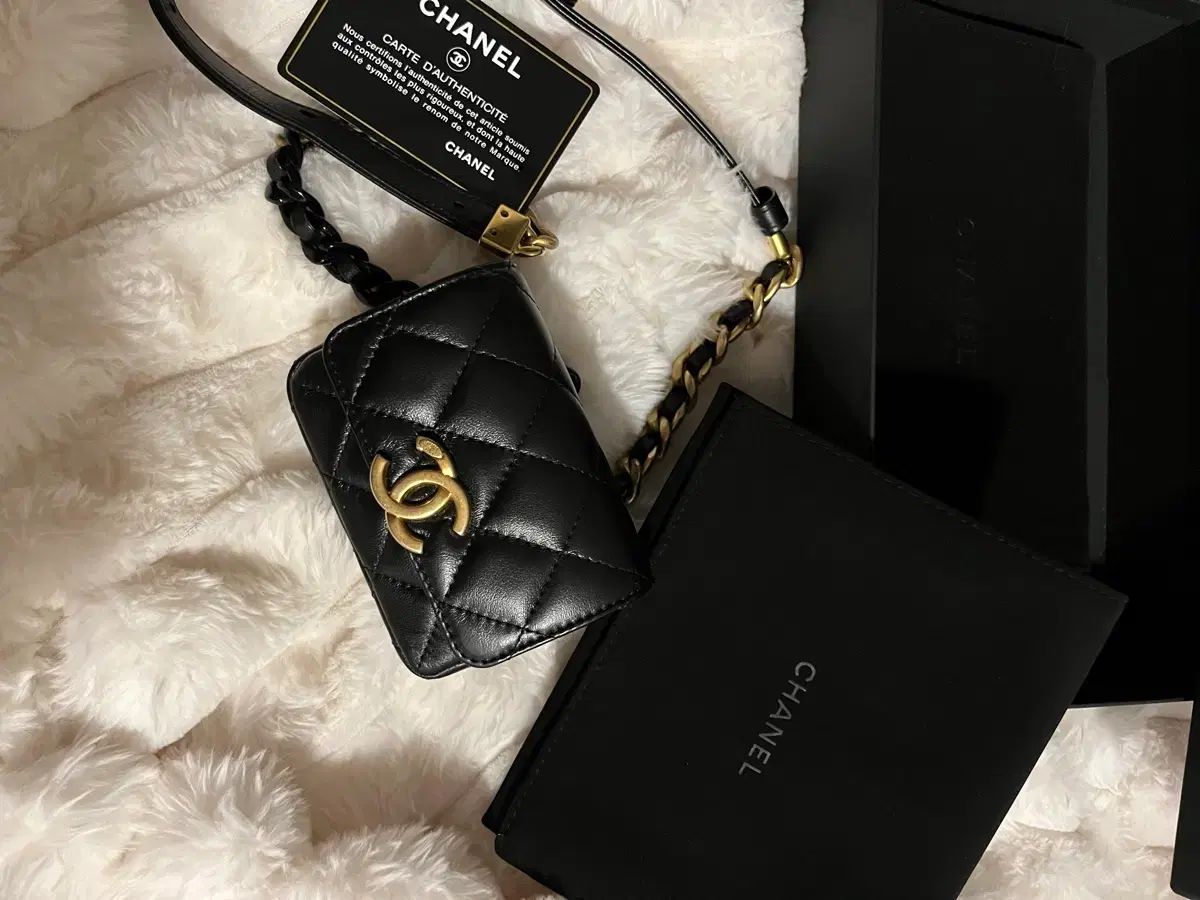 シャネル ブラック キルティング ミニ ベルトバッグ (クロス可能