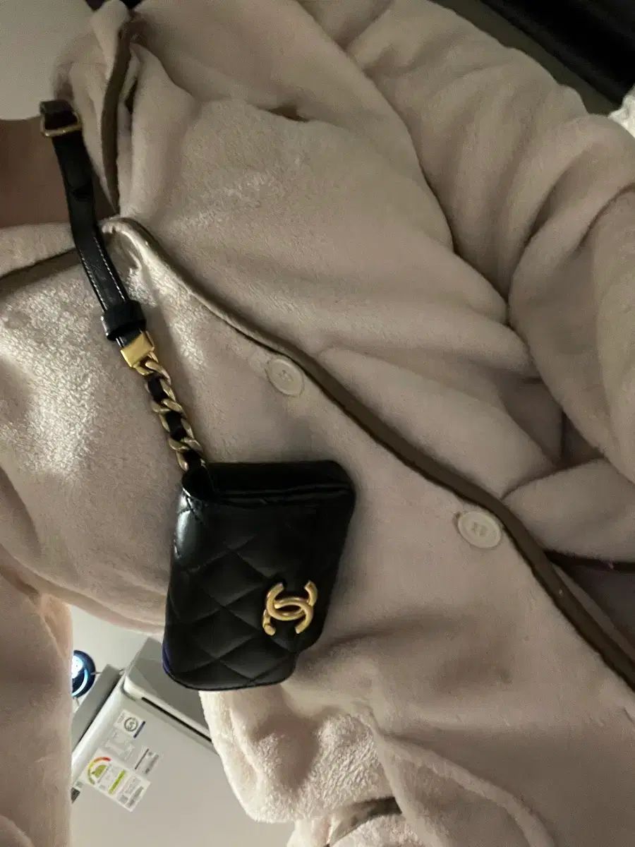 シャネル ブラック キルティング ミニ ベルトバッグ (クロス可能