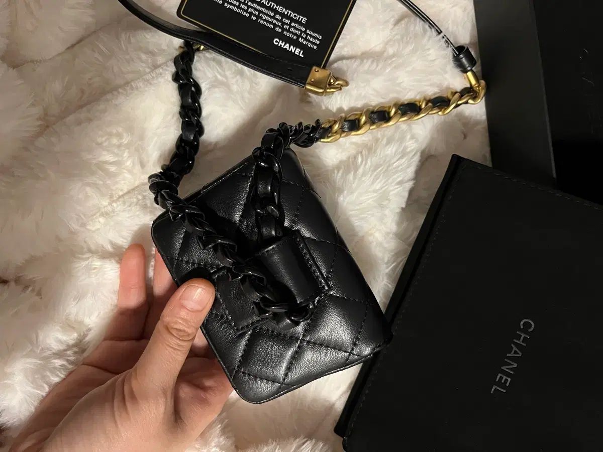 シャネル ブラック キルティング ミニ ベルトバッグ (クロス可能