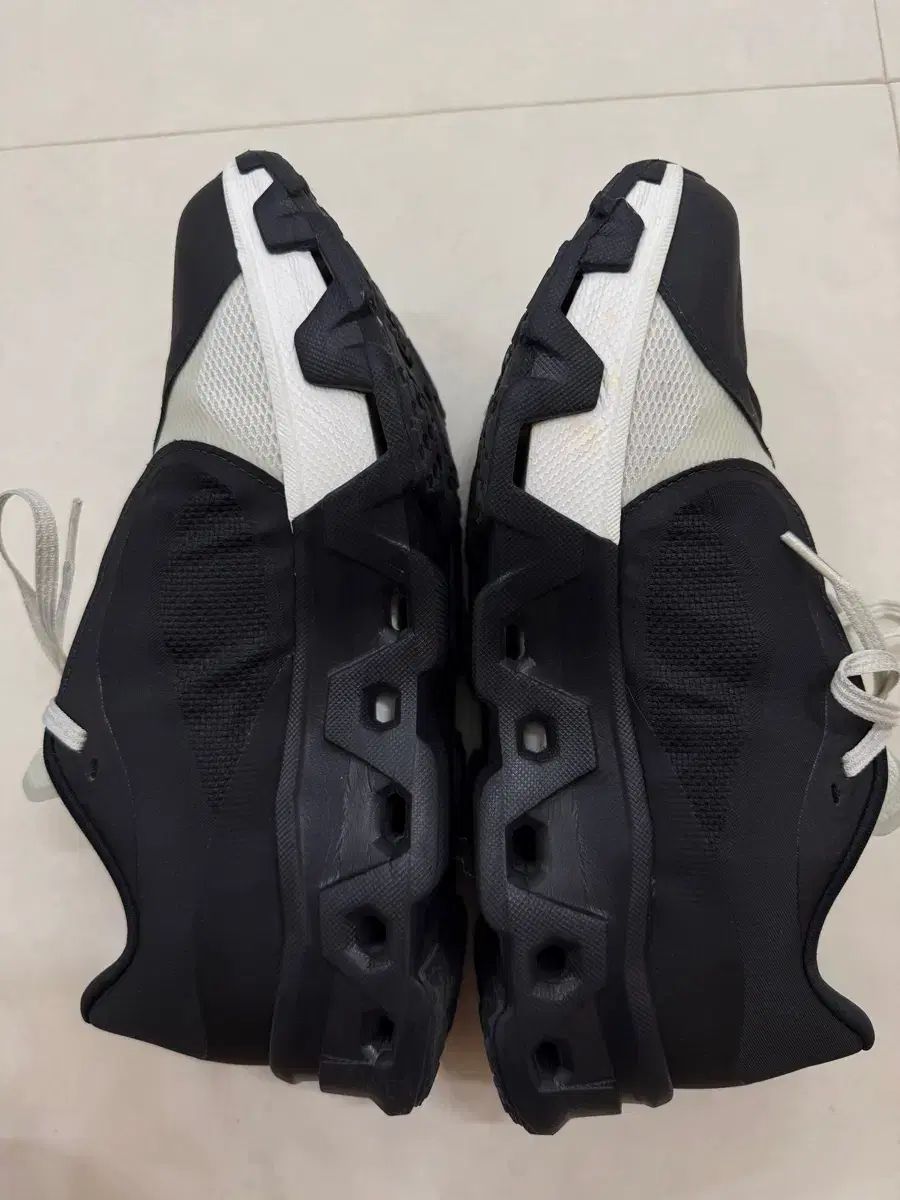  280 オンランニング ファーフ クラウド MONSTER HYPER ブラック 登山靴 トレッキングシューズ アウトドアシューズ