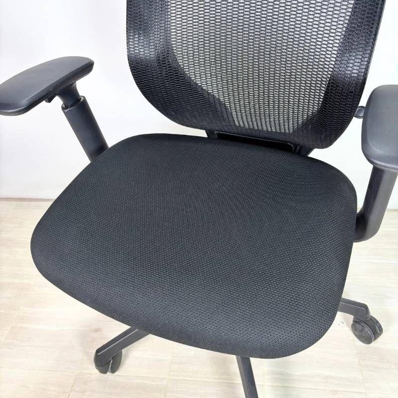  2025年製 オカムラ シルフィーチェア ハイバック メュシュ ブラック 可動肘 高さ調整子供椅子 オフィスチェア ワークチェア 椅子 チェア