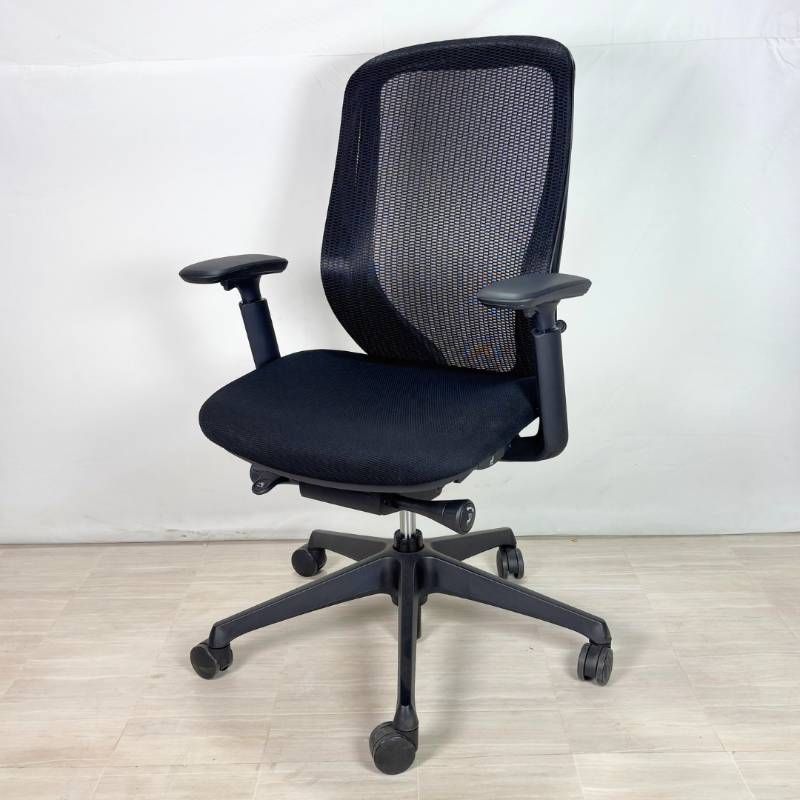 2025年製 オカムラ シルフィーチェア ハイバック メュシュ ブラック 可動肘