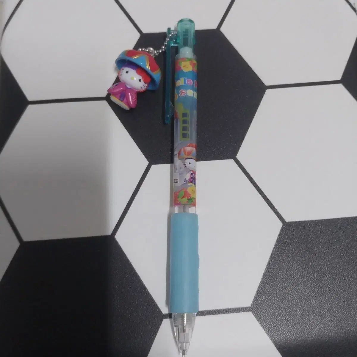 沖縄ハローキティ限定シャープペンシル出品 - メルカリ