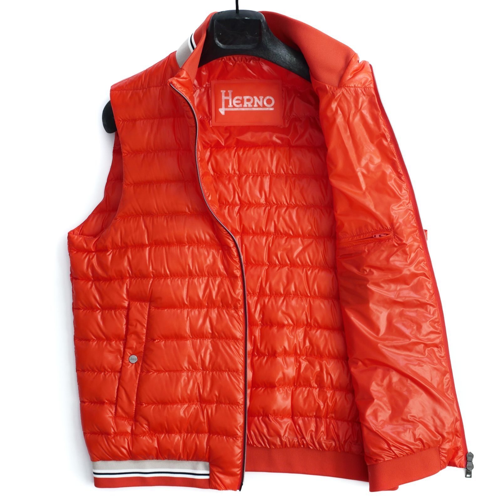 dt224○50○HERNO ヘルノ○春を纏う軽やかダウン○色で魅せる大人ジレ 